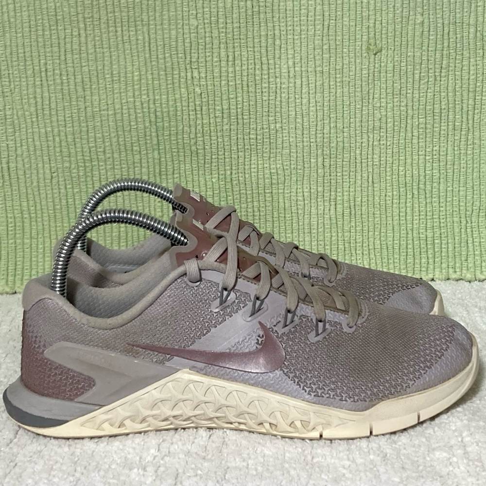 Nike Womens Metcon 4 Grey/Mauve TrainingRunning Athletic Sneaker Shoes Size 8